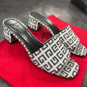 ‼️‼️CLEARANCE PRICING ‼️‼️ 
Givenchy Mules in 4G jacquard